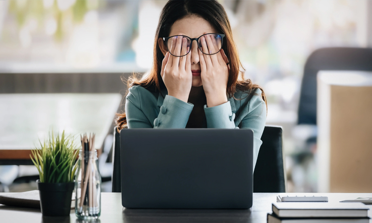 Burnout, abuso de drogas e tentativa de suicídio entram em lista de doenças relacionadas ao trabalho